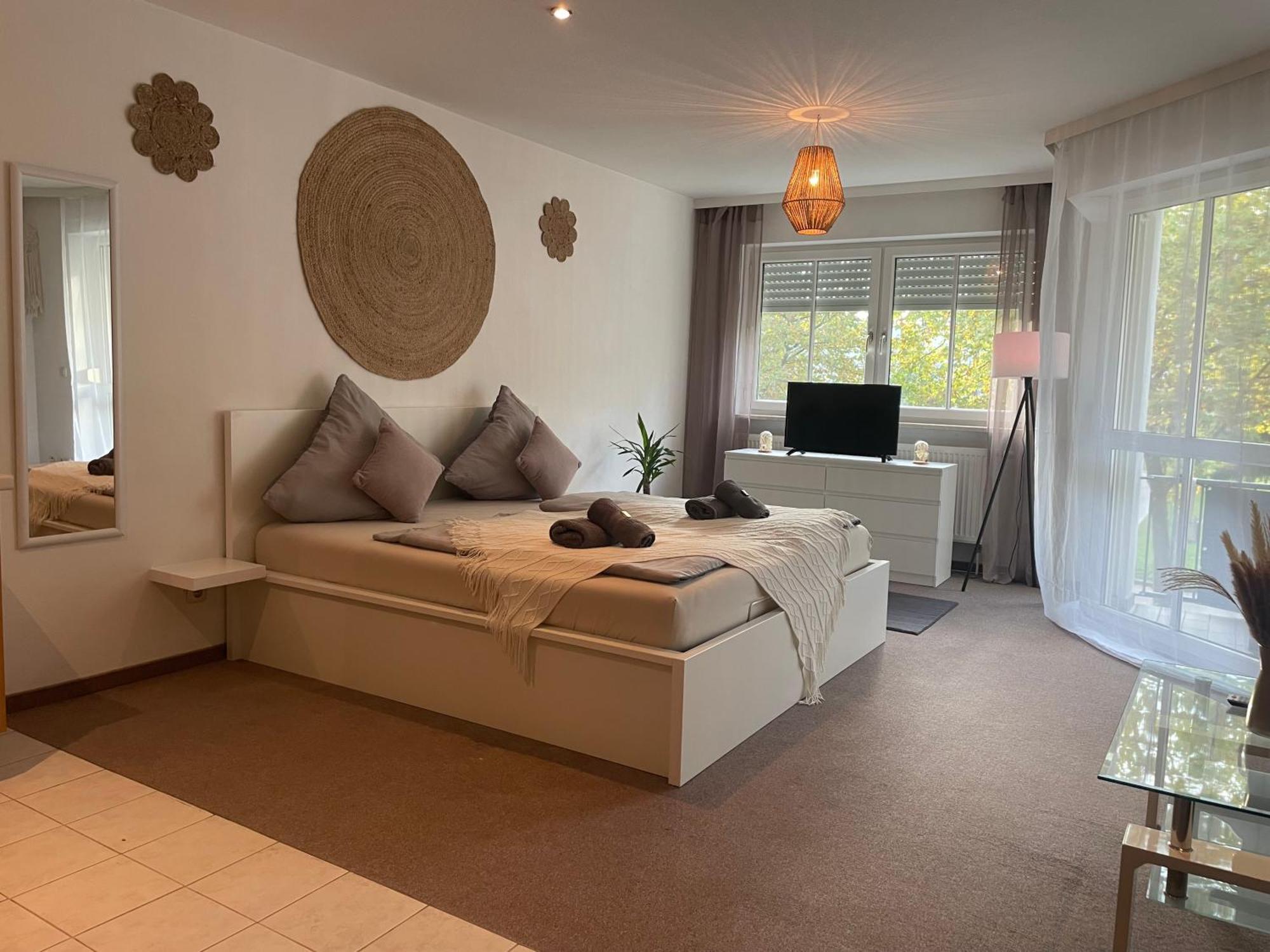 Kingsize Bett Boho Apartment Mit Tiefgarage Naehe Salzburg Freilassing Exteriör bild