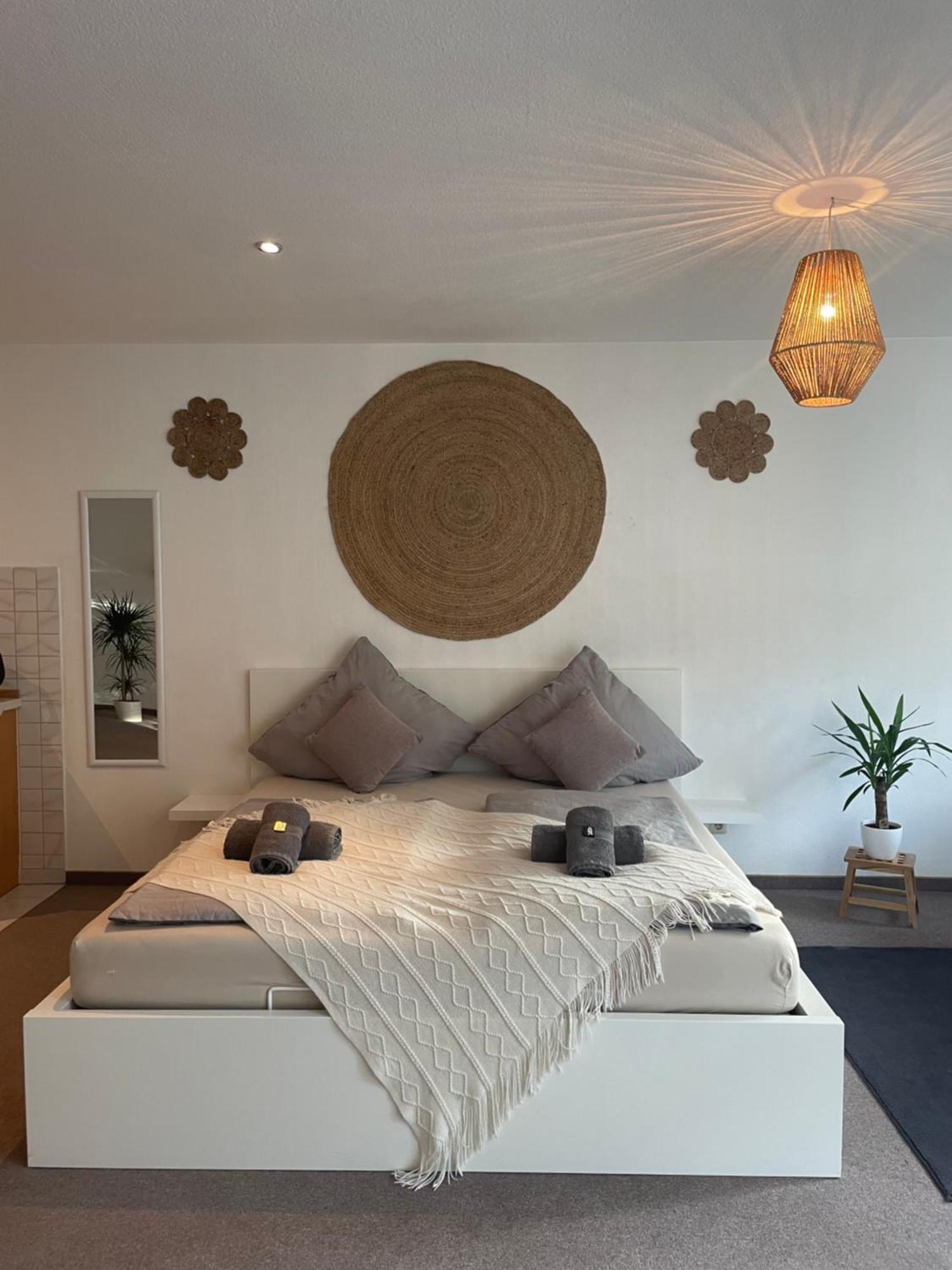 Kingsize Bett Boho Apartment Mit Tiefgarage Naehe Salzburg Freilassing Exteriör bild